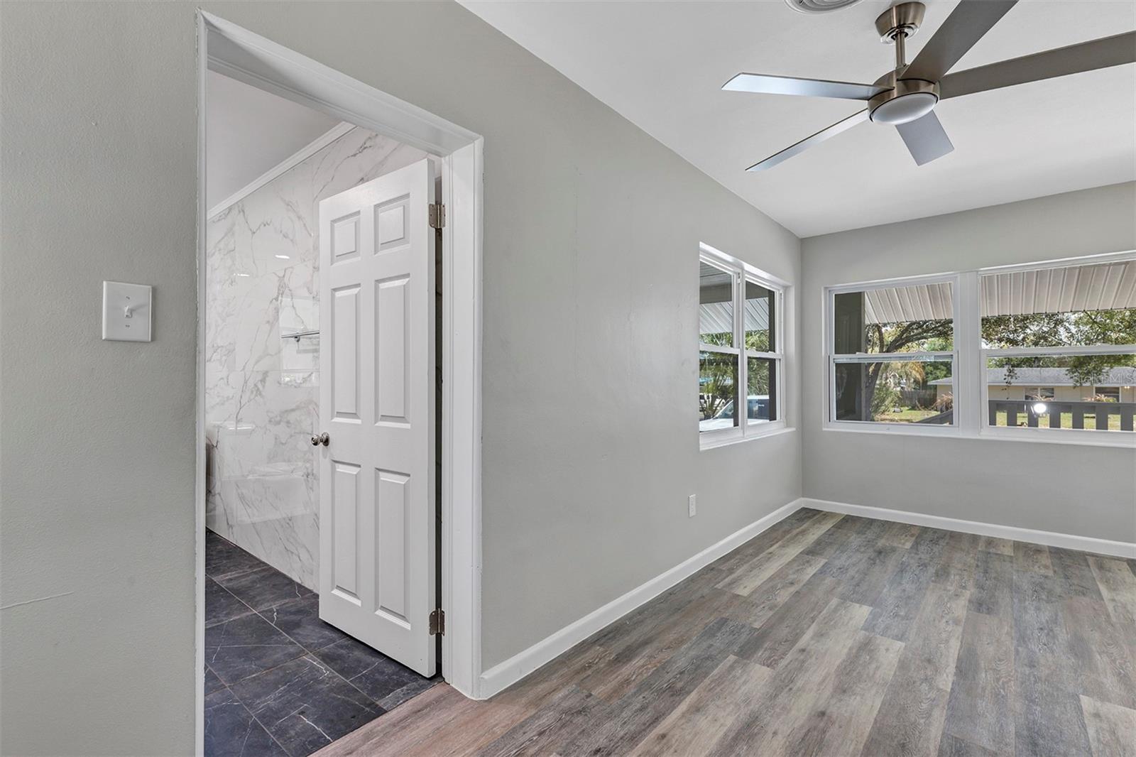 Image 18 of 38 For 14 Sunshine Boulevard