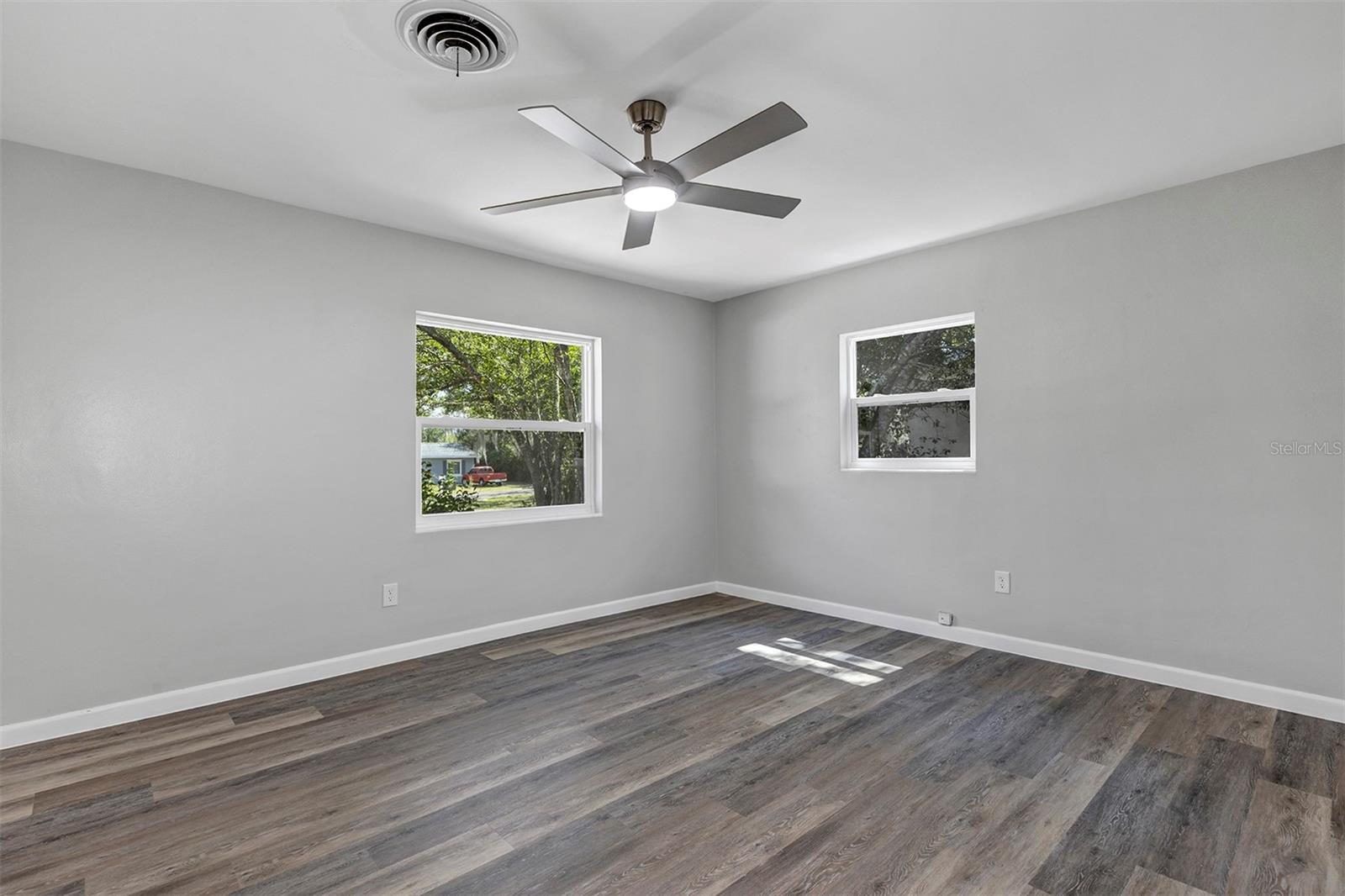 Image 22 of 38 For 14 Sunshine Boulevard