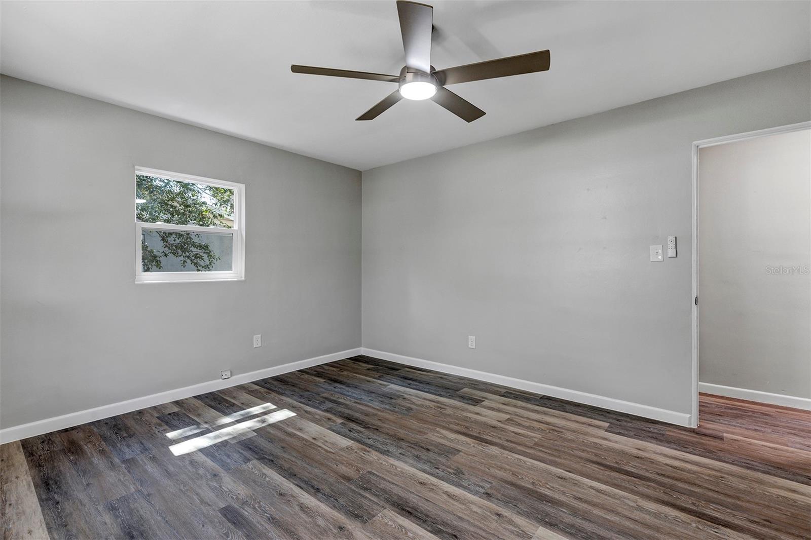 Image 23 of 38 For 14 Sunshine Boulevard