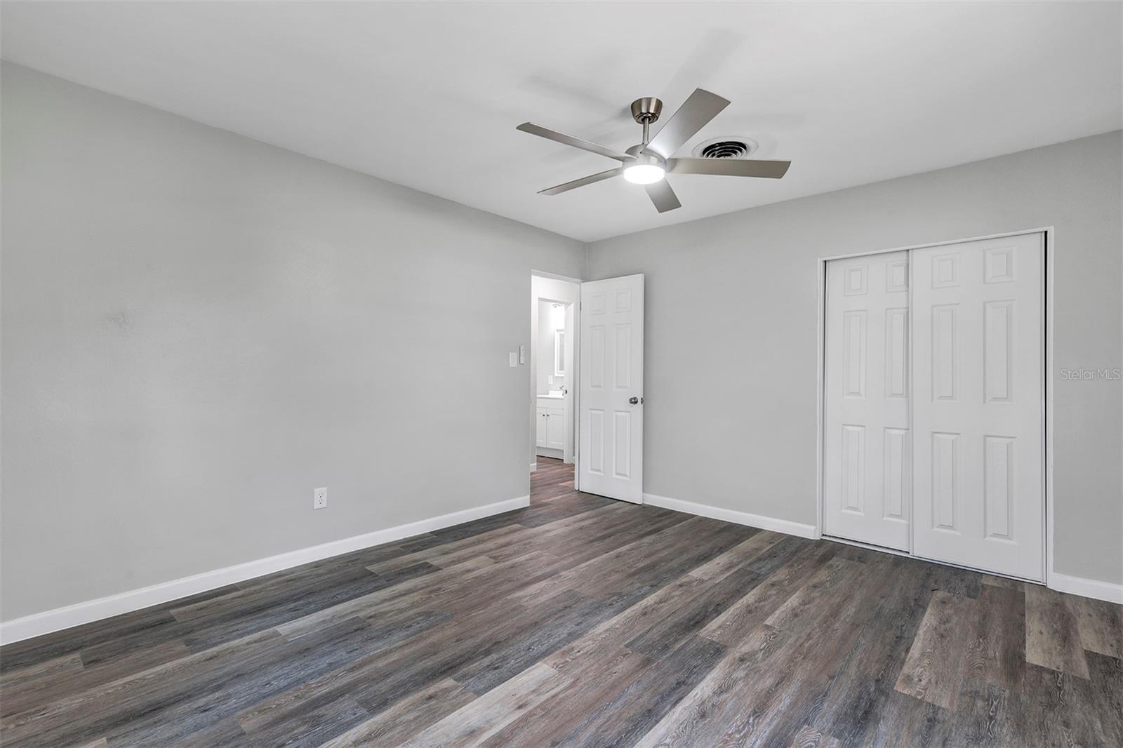 Image 24 of 38 For 14 Sunshine Boulevard