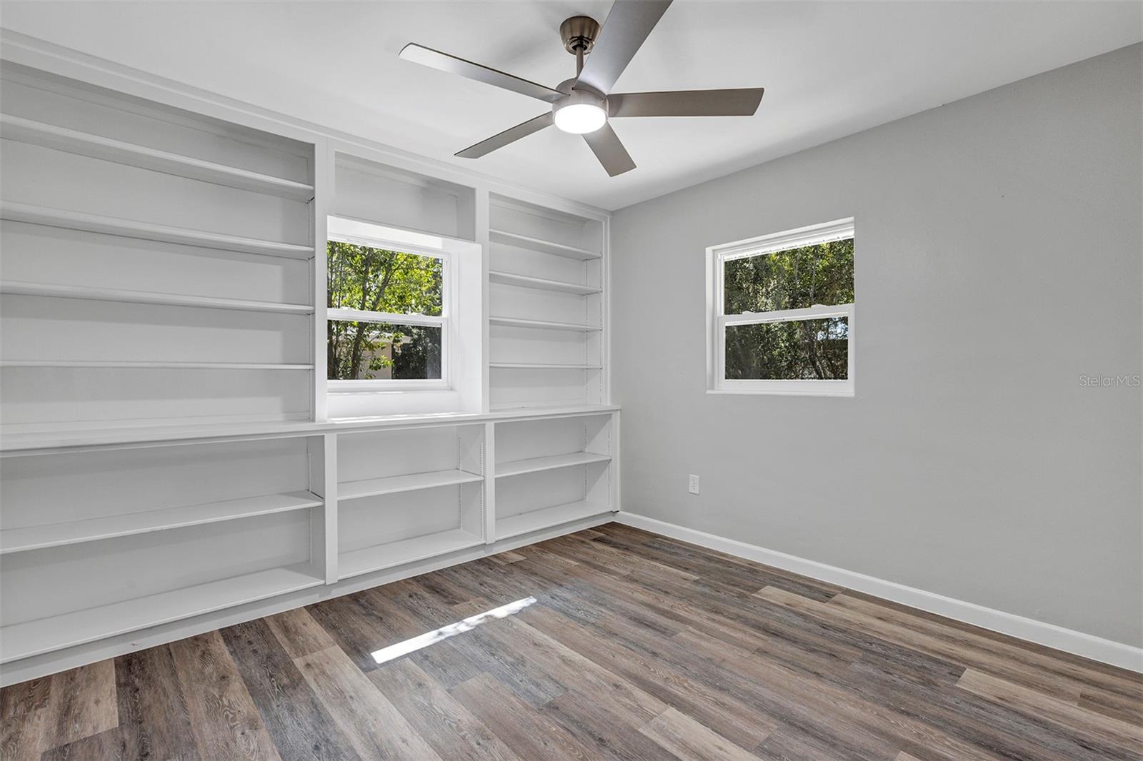 Image 27 of 38 For 14 Sunshine Boulevard