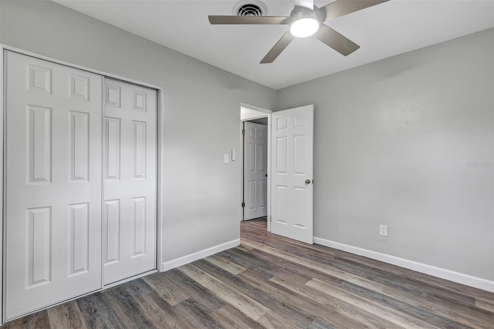 Image 29 of 38 For 14 Sunshine Boulevard