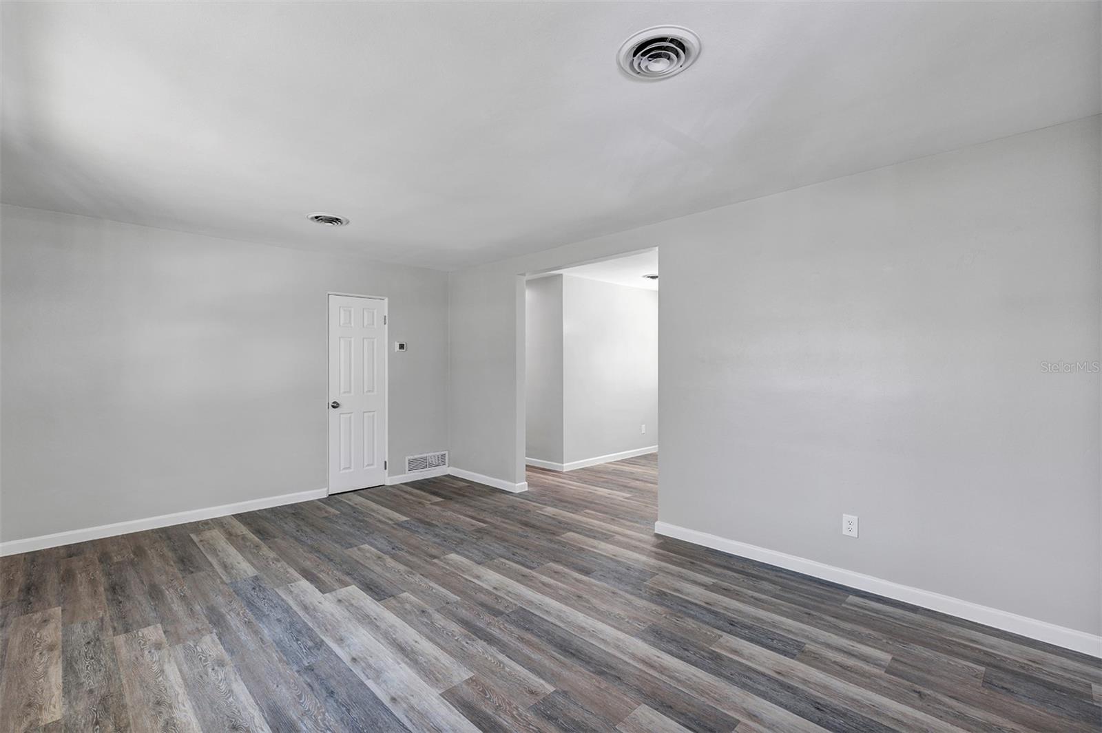 Image 4 of 38 For 14 Sunshine Boulevard