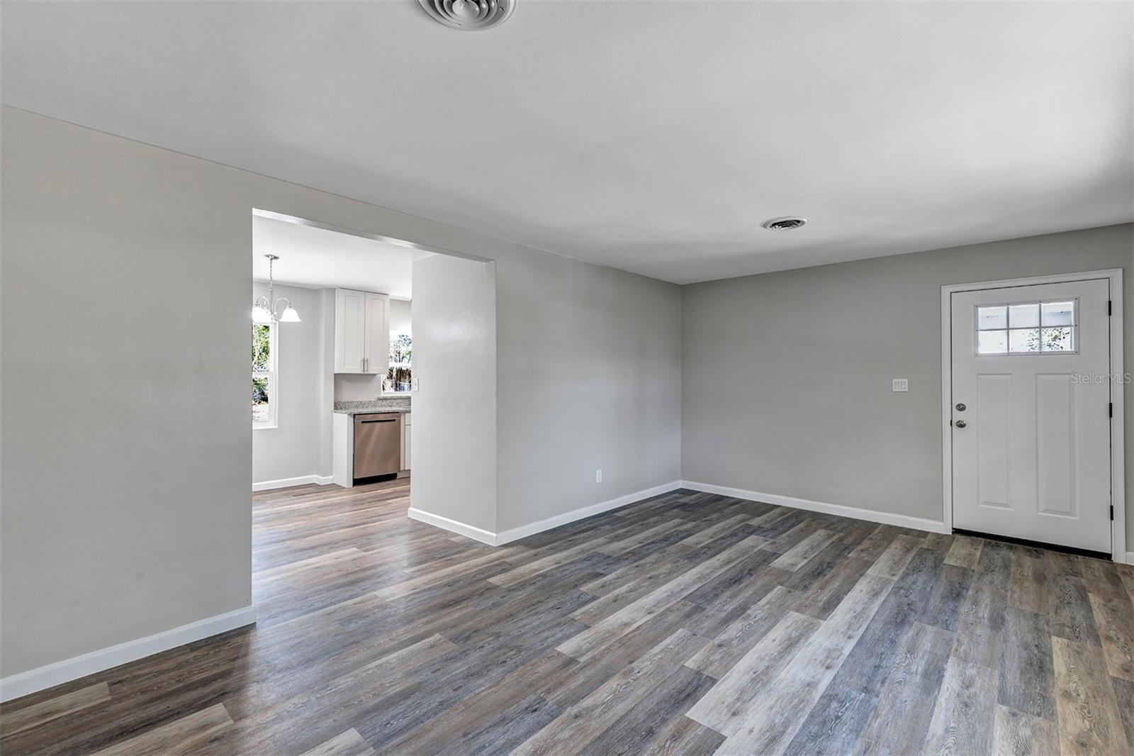 Image 5 of 38 For 14 Sunshine Boulevard