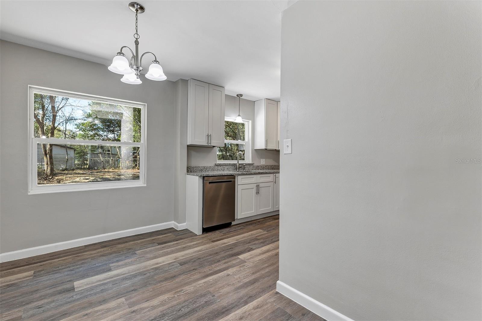 Image 8 of 38 For 14 Sunshine Boulevard