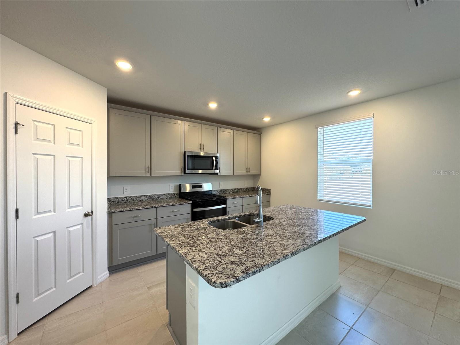 Image 11 of 34 For 2958 Sunstar Drive