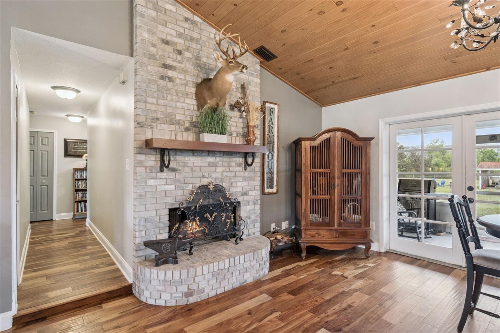 Image 10 of 59 For 1330 Lake Mills Road