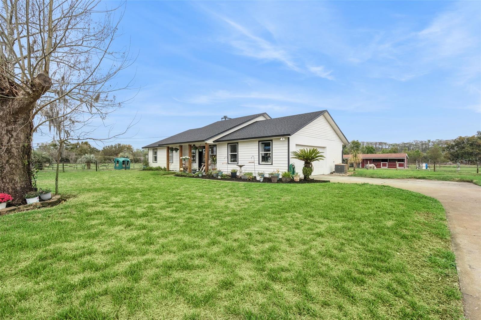 Image 4 of 59 For 1330 Lake Mills Road