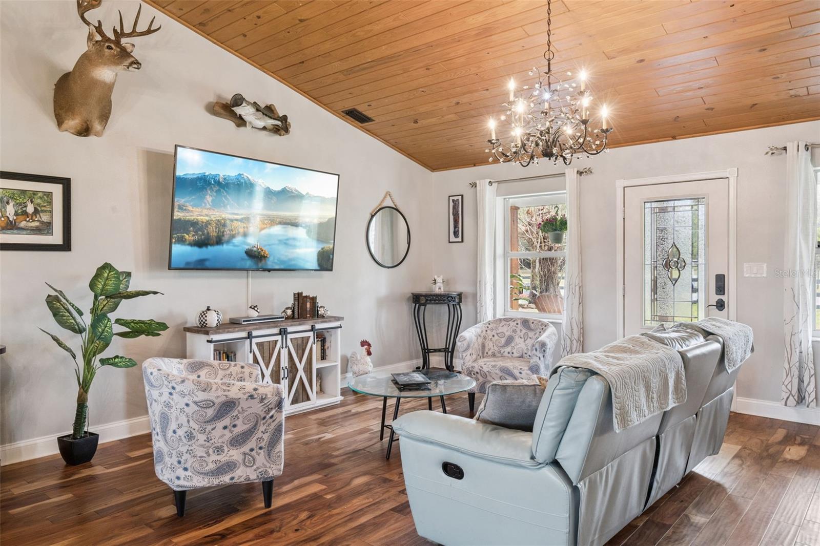 Image 5 of 59 For 1330 Lake Mills Road