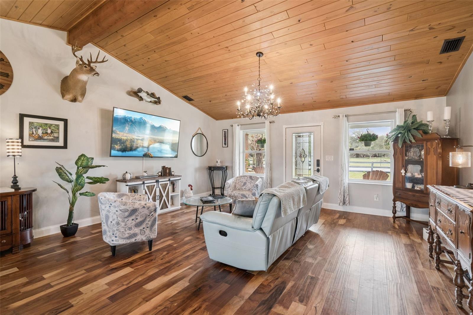 Image 6 of 59 For 1330 Lake Mills Road