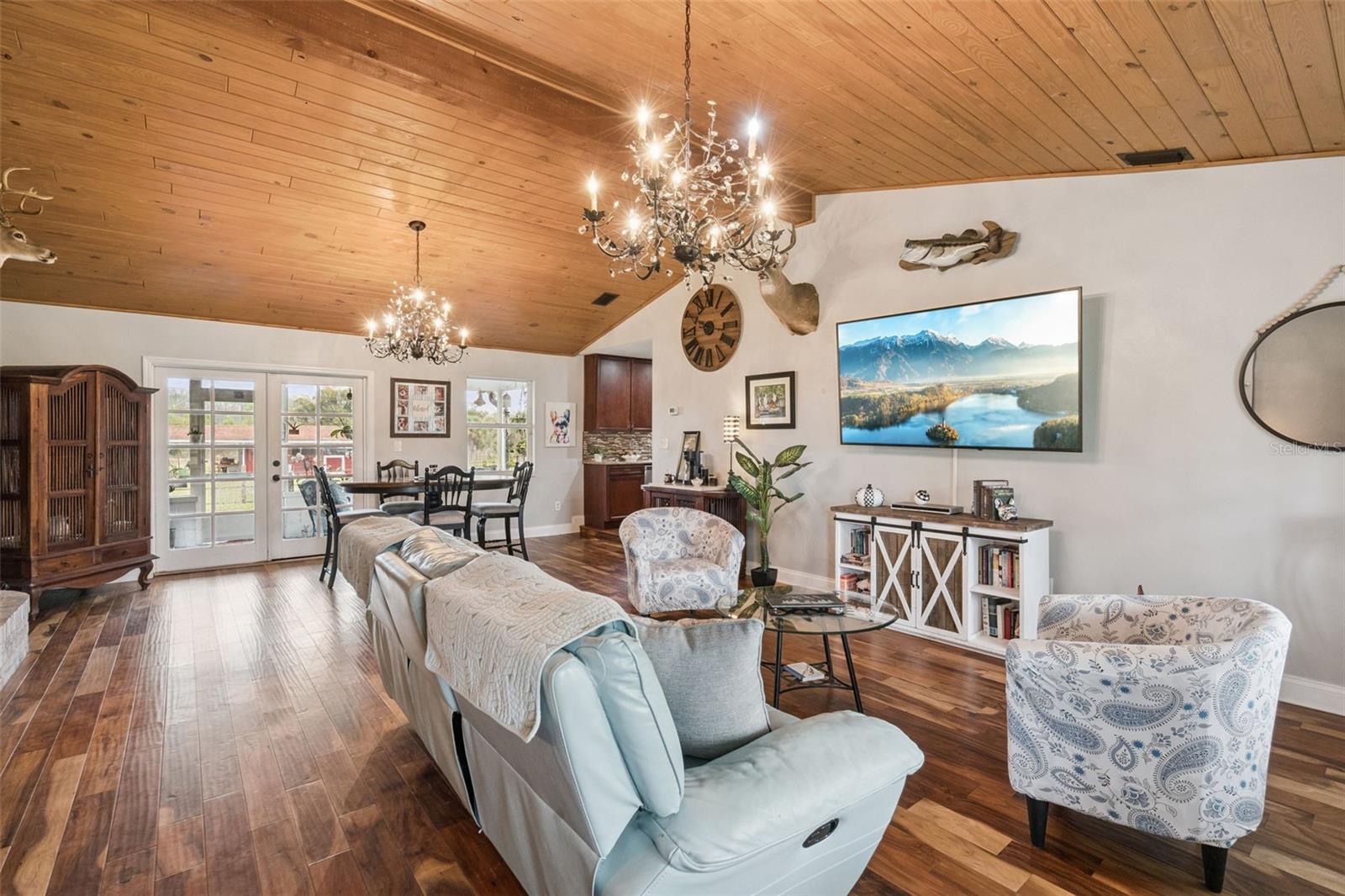 Image 9 of 59 For 1330 Lake Mills Road