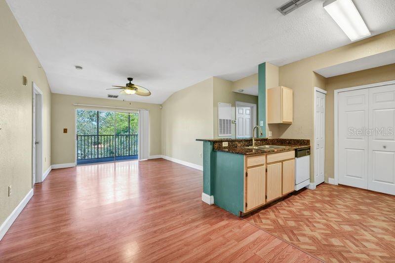 Image 7 of 34 For 5471 Vineland Road 7301