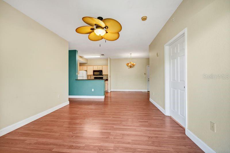 Image 9 of 34 For 5471 Vineland Road 7301