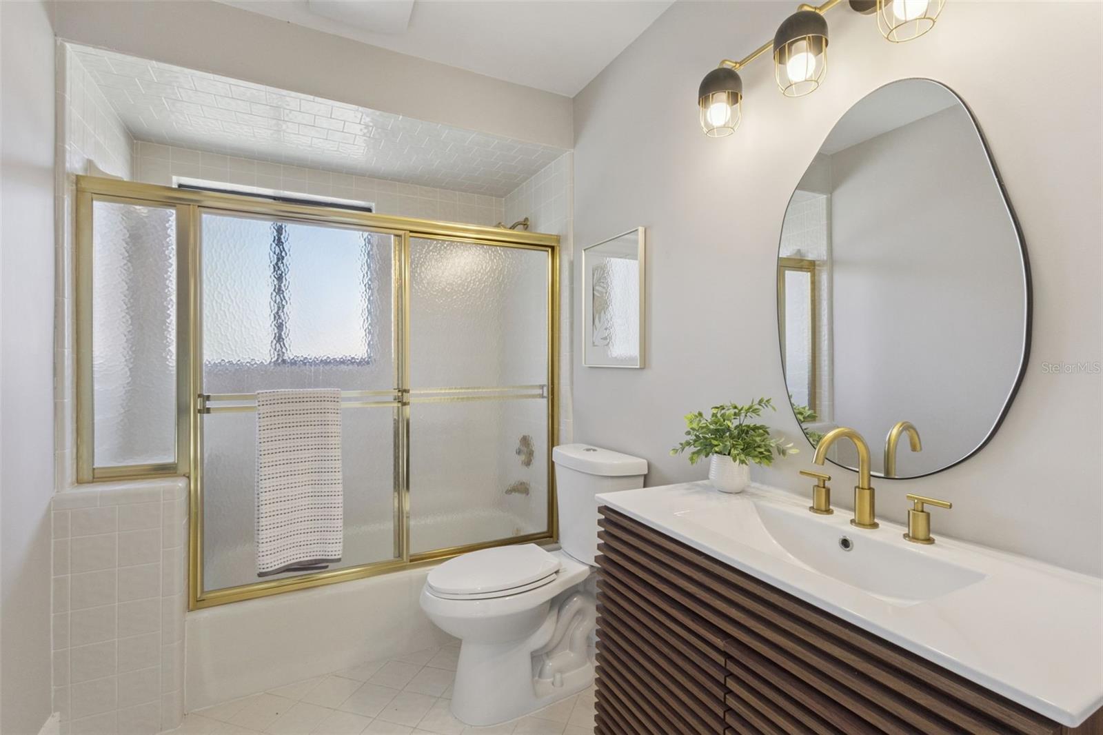 Image 31 of 71 For 303 Waterwood Drive