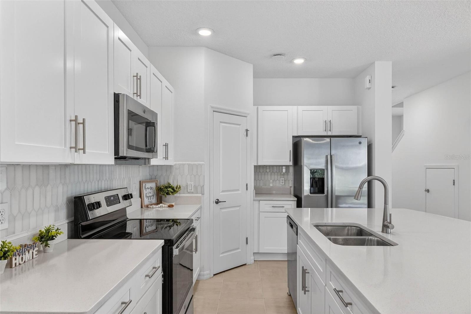 Image 13 of 77 For 3583 Davenport Creek Court
