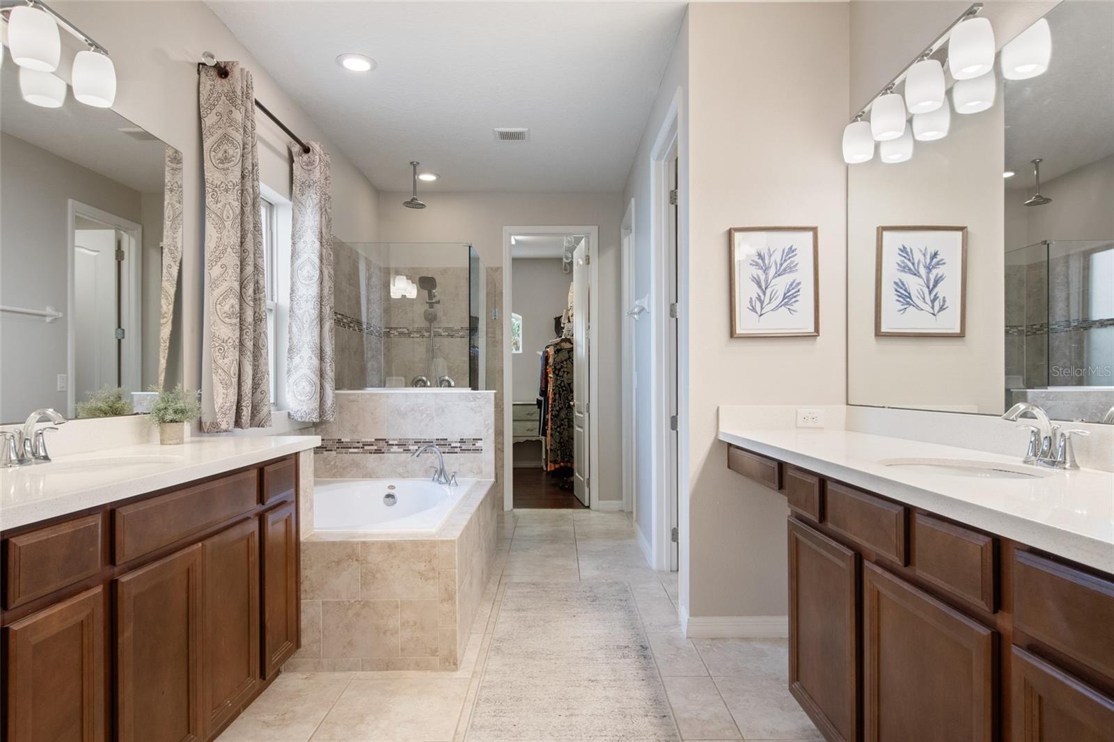 Image 38 of 100 For 615 Timbervale Trail