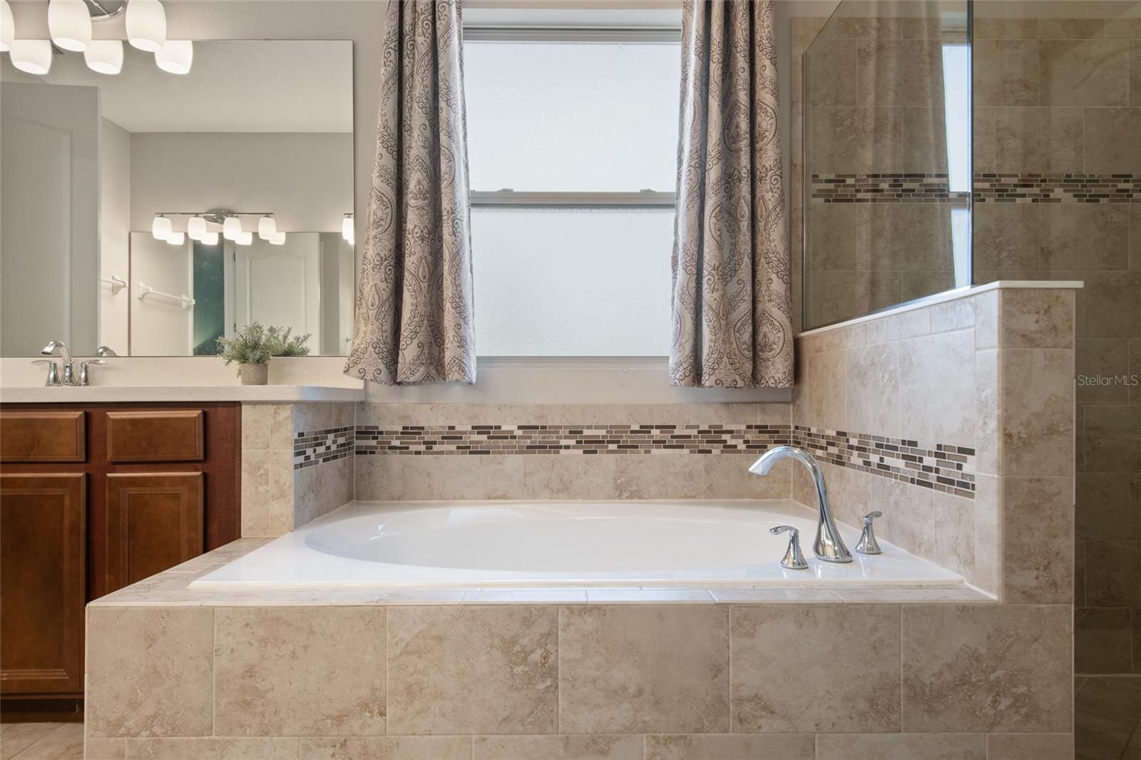 Image 40 of 100 For 615 Timbervale Trail