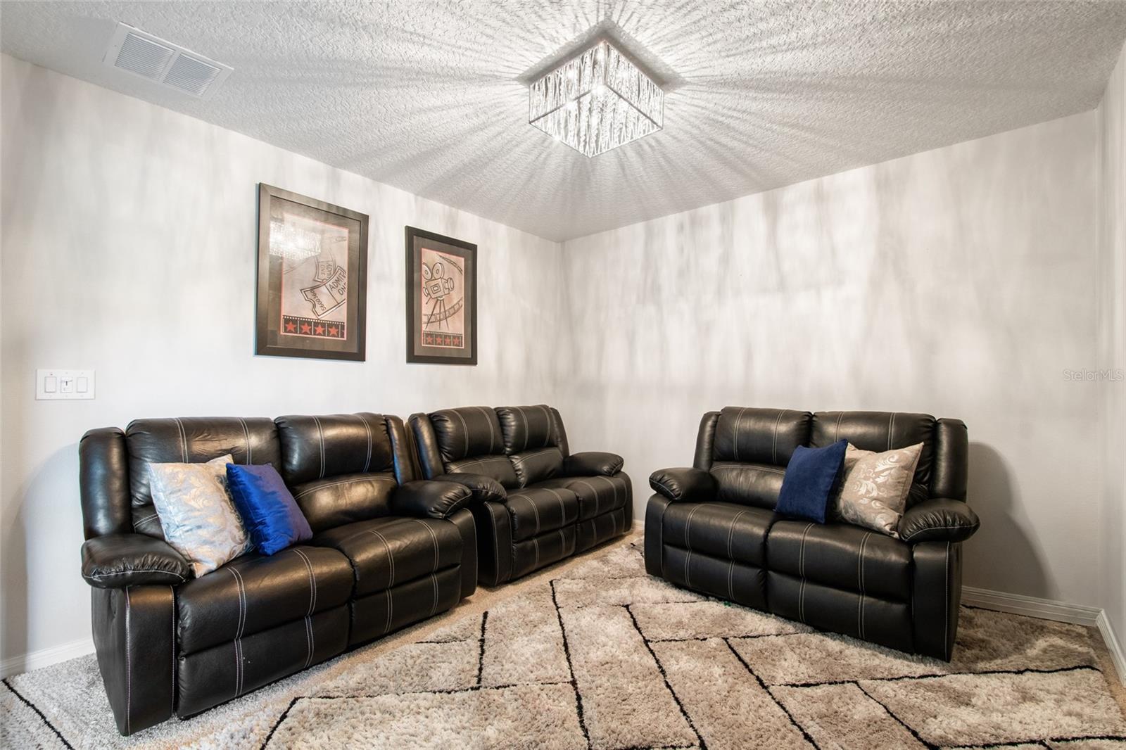 Image 44 of 100 For 615 Timbervale Trail