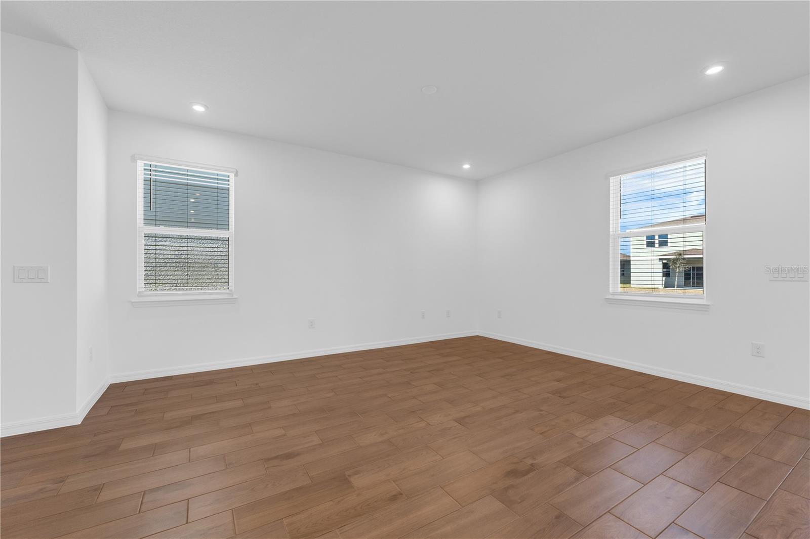Image 16 of 39 For 5472 Meadow Walk Drive