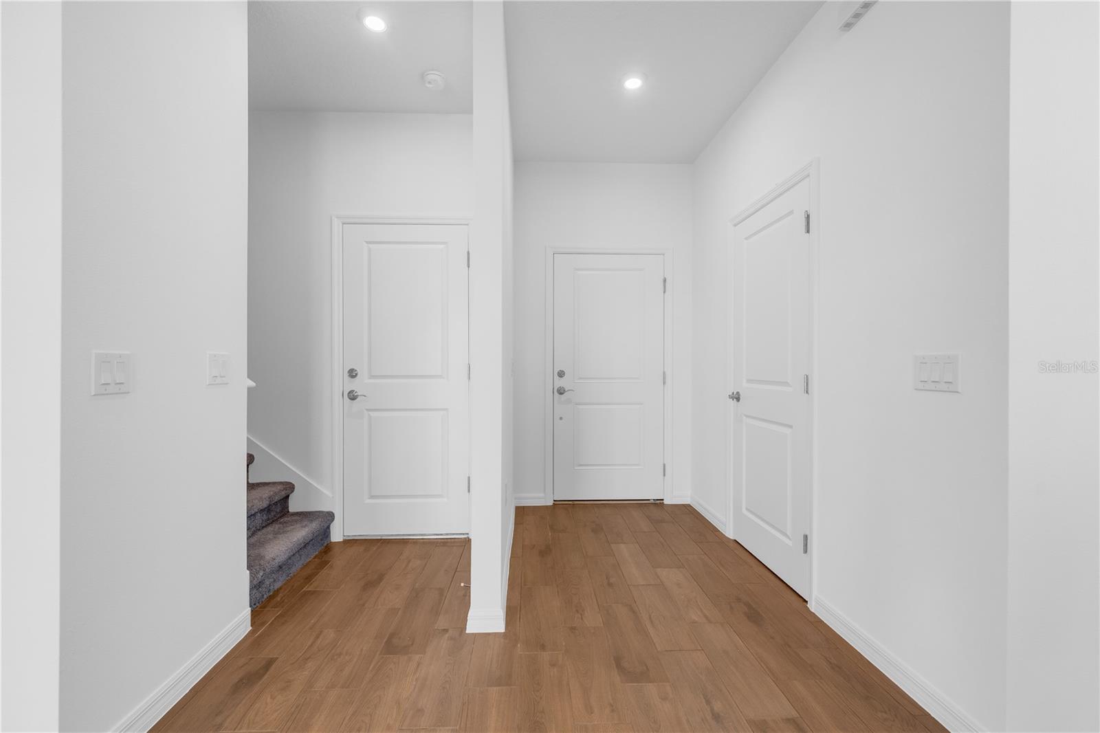 Image 5 of 39 For 5472 Meadow Walk Drive