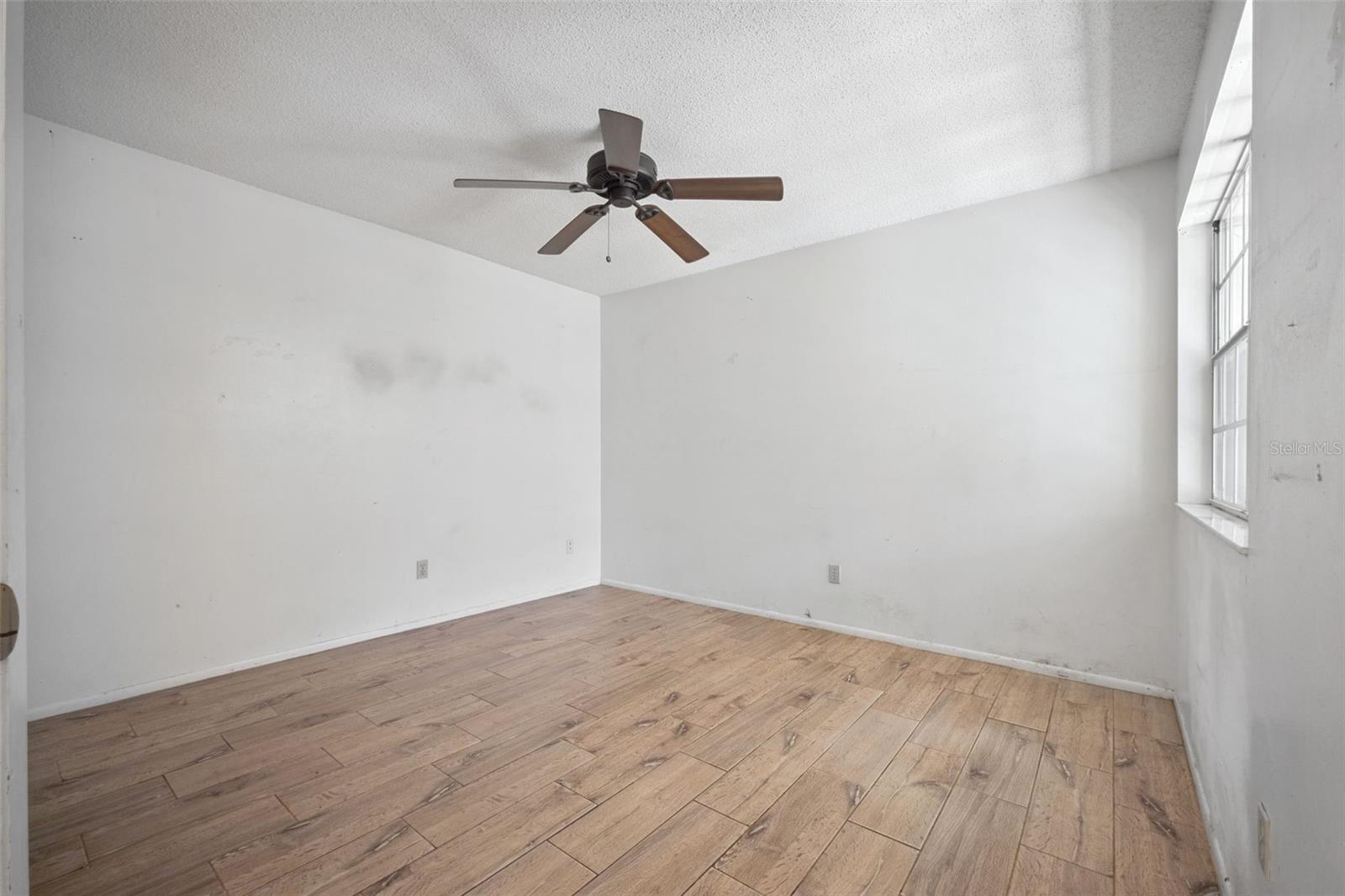 Image 17 of 42 For 1689 Torrington Circle