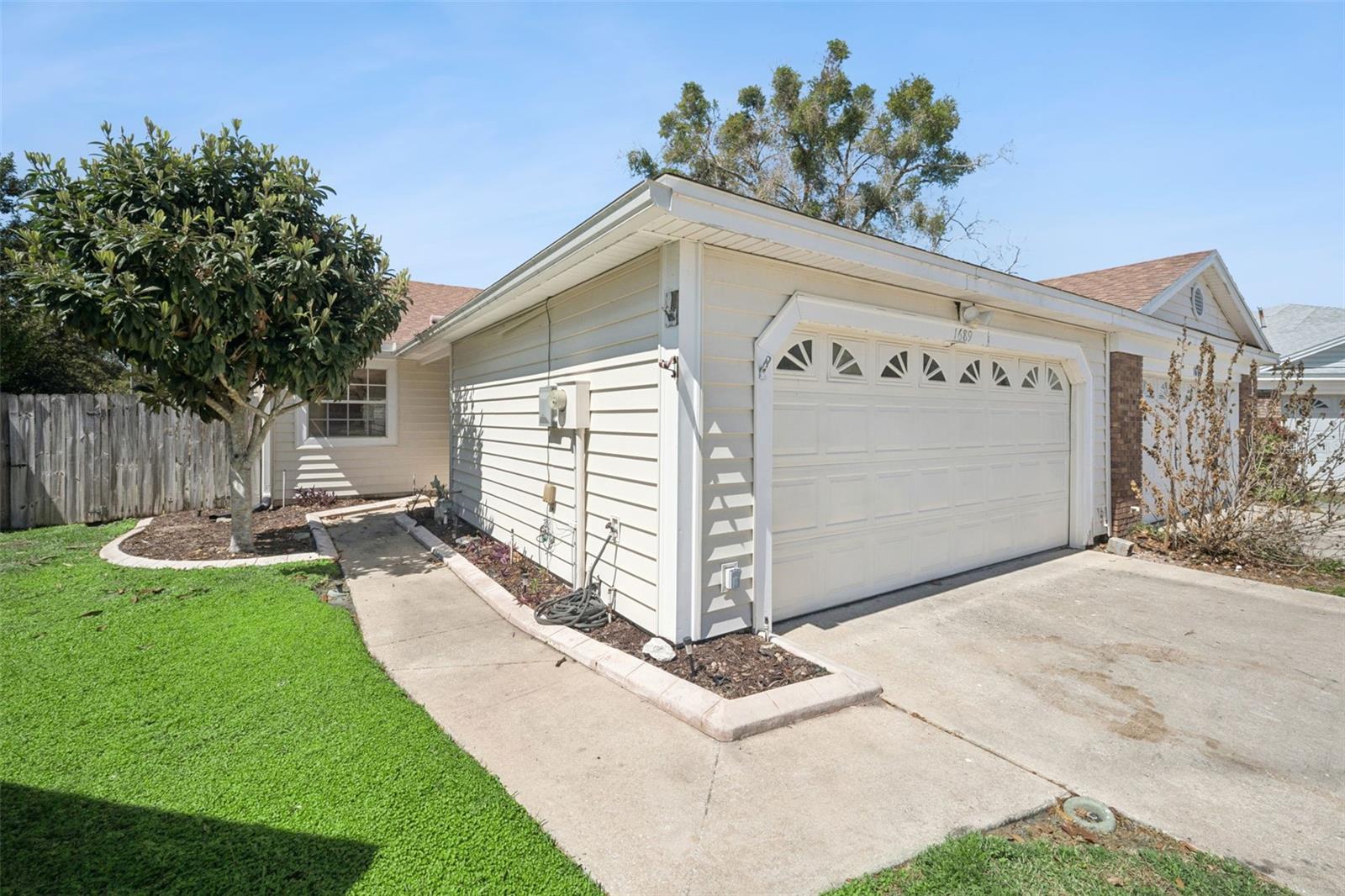 Image 2 of 42 For 1689 Torrington Circle