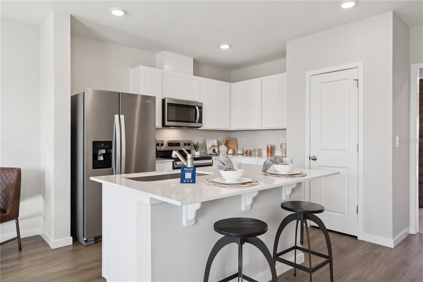 Listing photo id 10 for 587 Preston Cove Drive