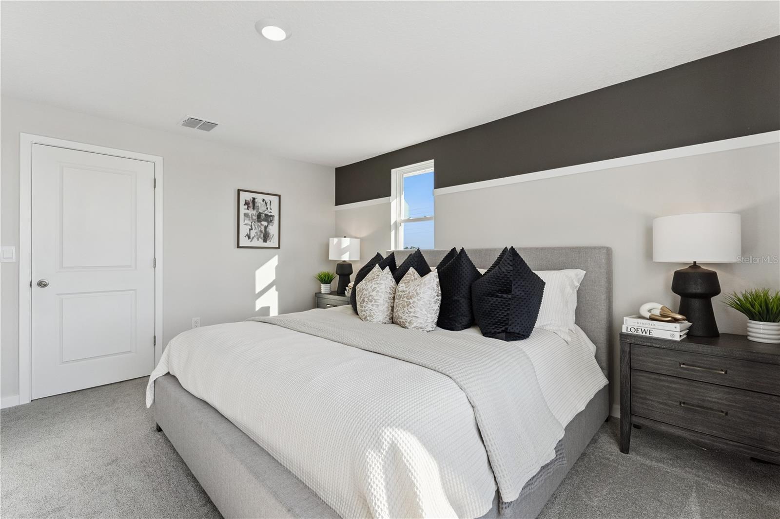 Listing photo id 14 for 587 Preston Cove Drive