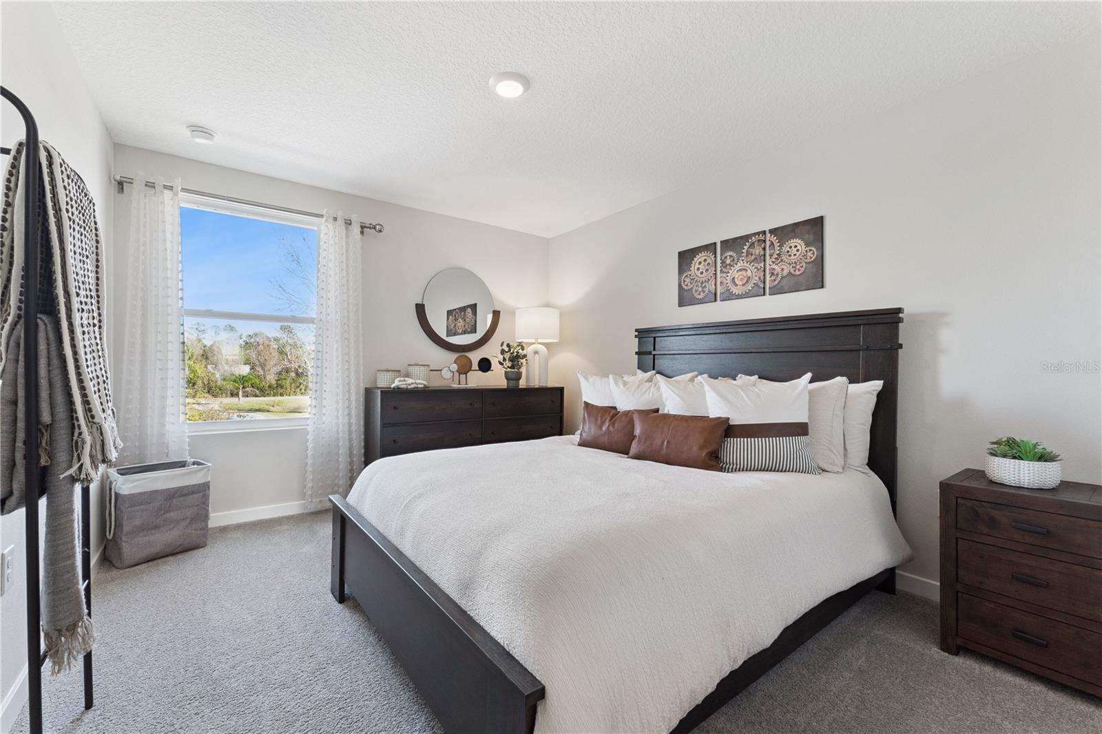 Listing photo id 15 for 587 Preston Cove Drive