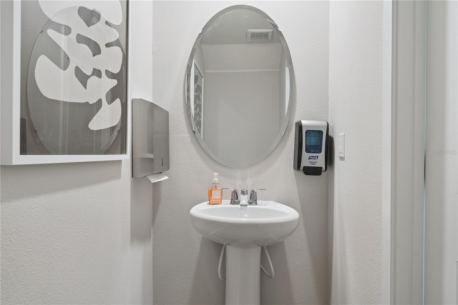 Listing photo id 17 for 587 Preston Cove Drive