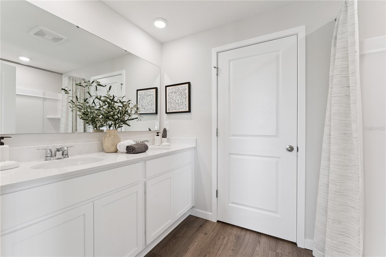 Listing photo id 18 for 587 Preston Cove Drive