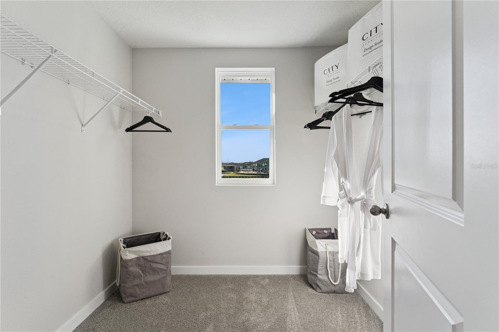 Listing photo id 21 for 587 Preston Cove Drive