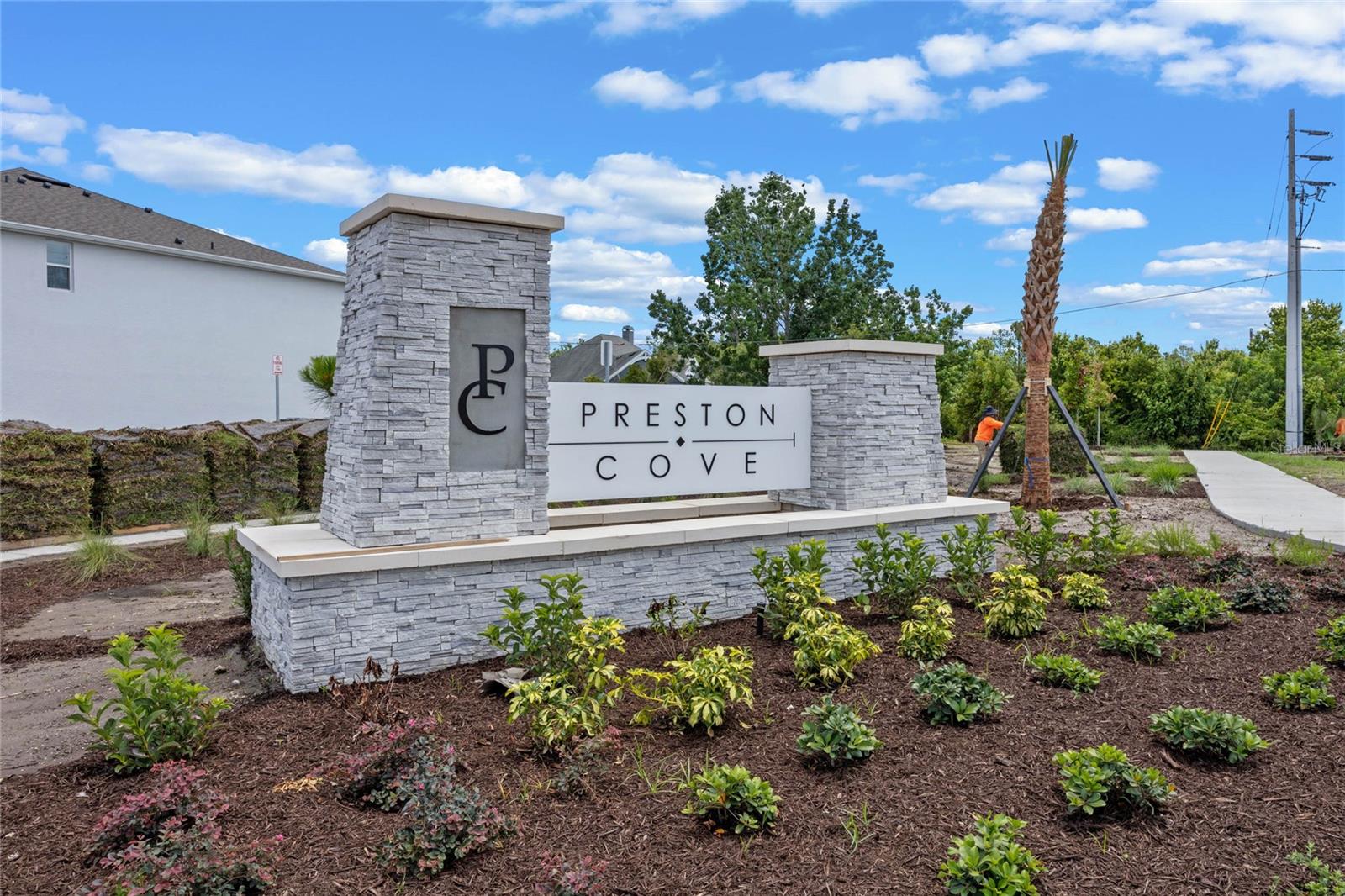 Listing photo id 25 for 587 Preston Cove Drive