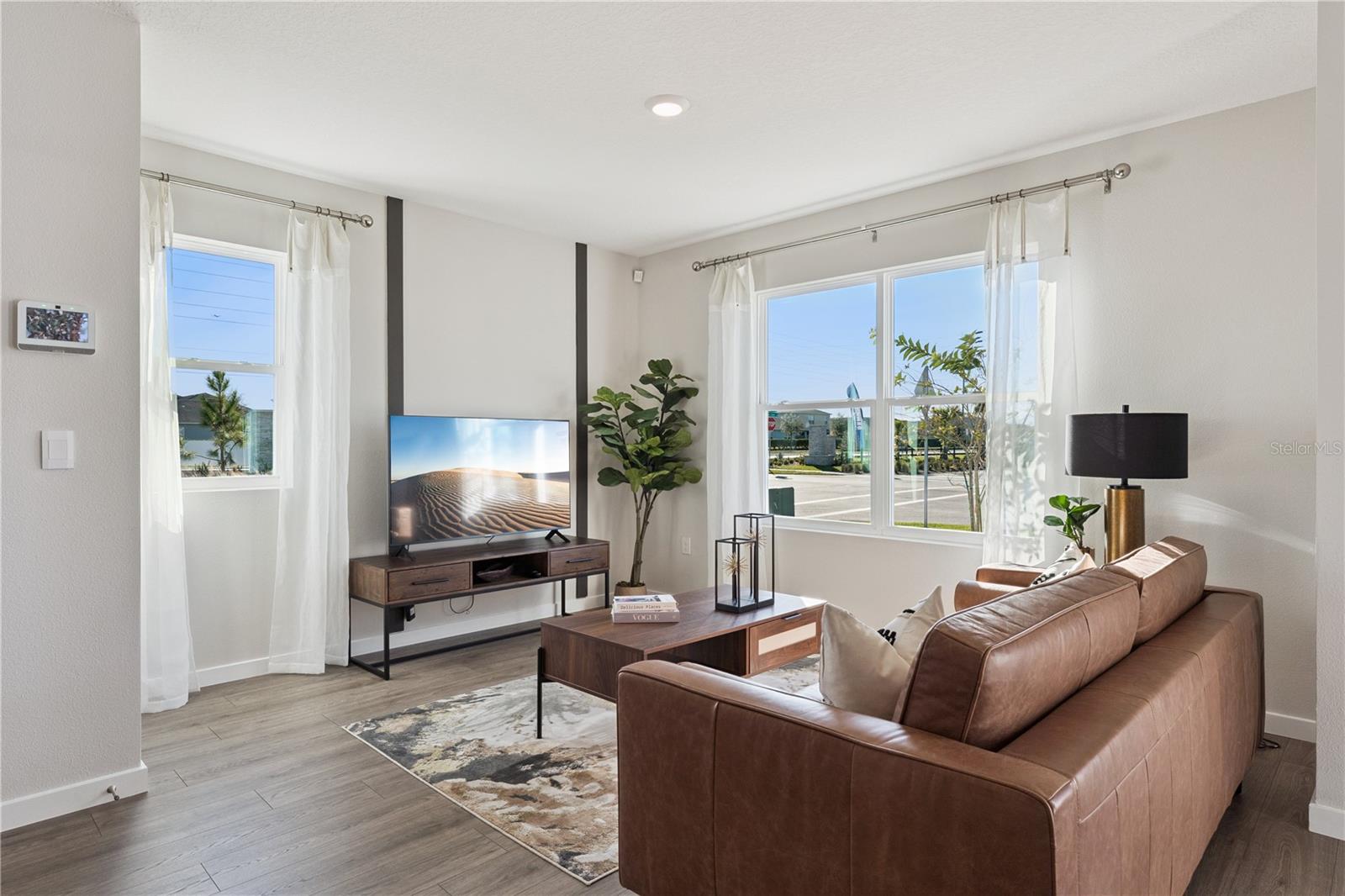 Listing photo id 1 for 587 Preston Cove Drive