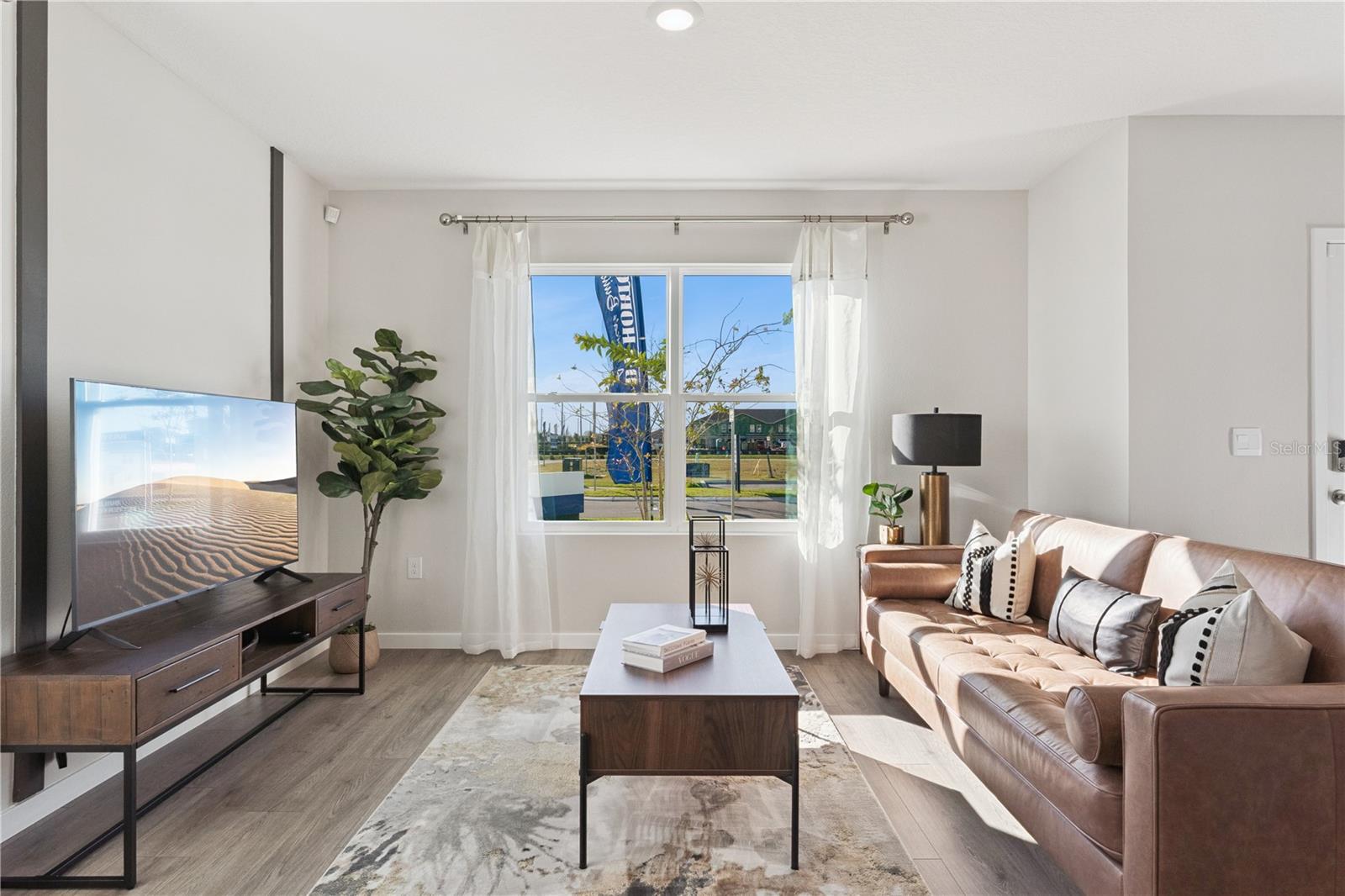 Listing photo id 2 for 587 Preston Cove Drive