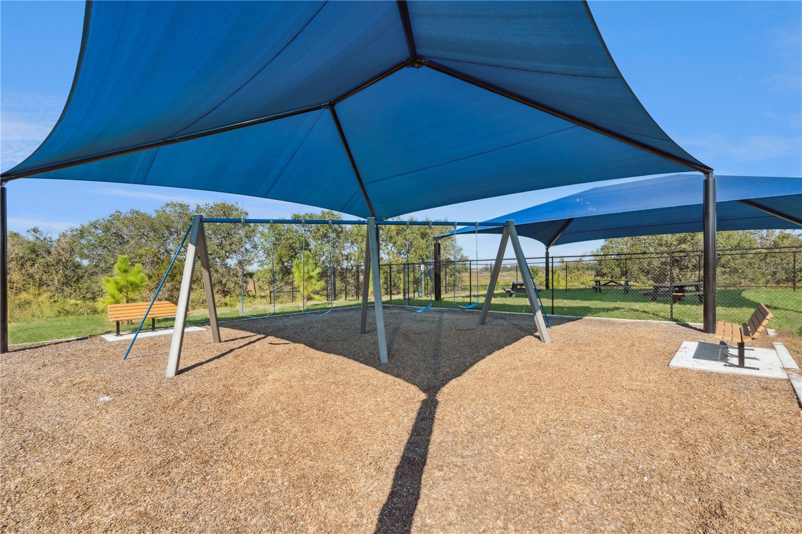 Listing photo id 39 for 587 Preston Cove Drive