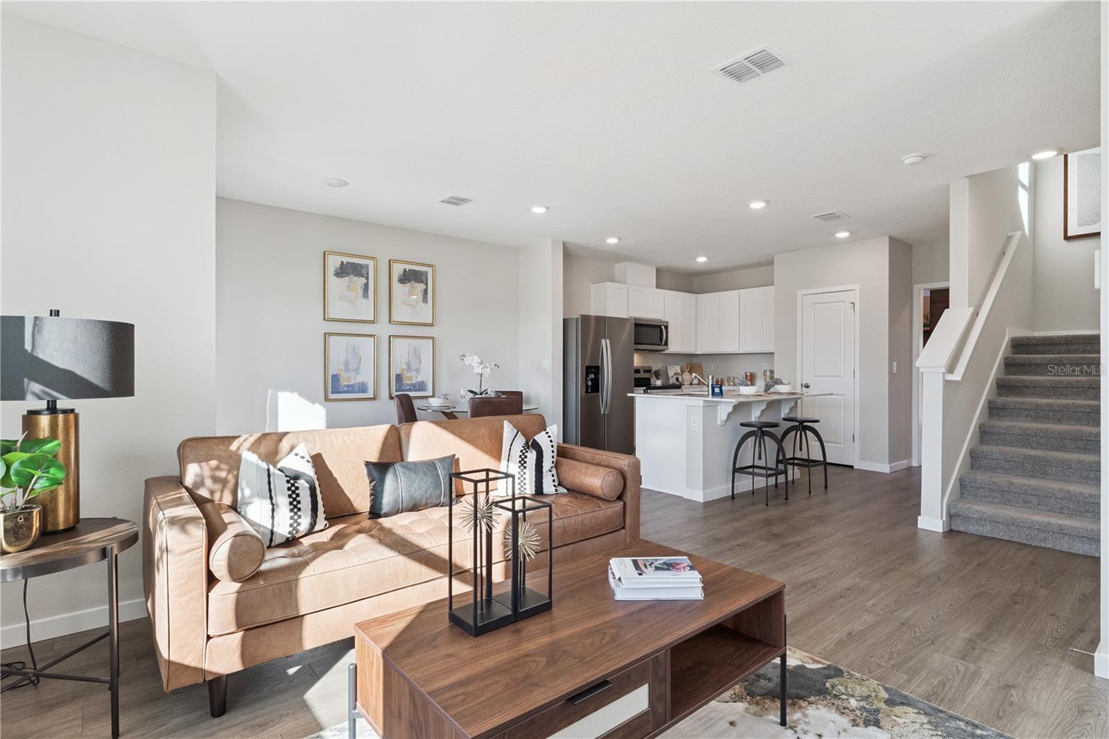 Listing photo id 3 for 587 Preston Cove Drive