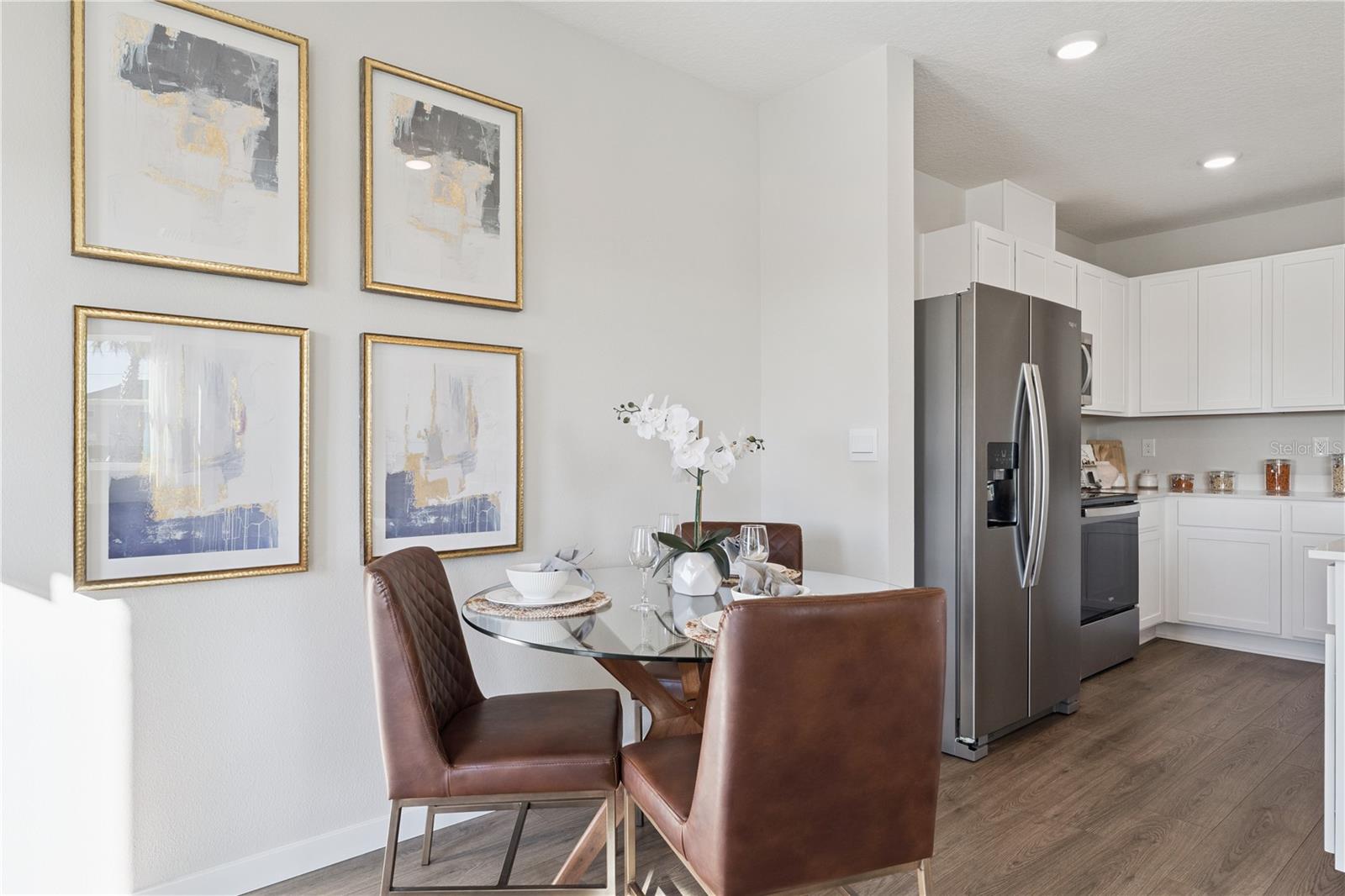 Listing photo id 5 for 587 Preston Cove Drive