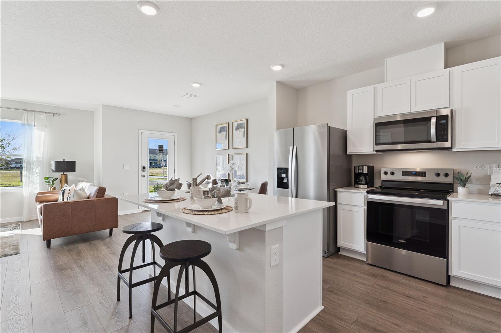 Listing photo id 7 for 587 Preston Cove Drive