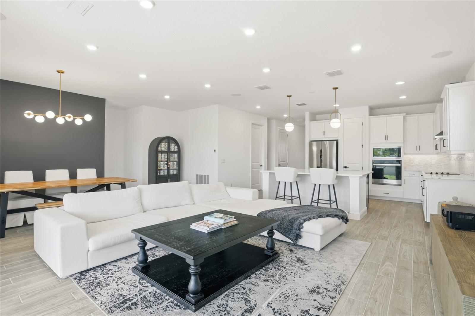 Image 18 of 46 For 19310 Banfield Place