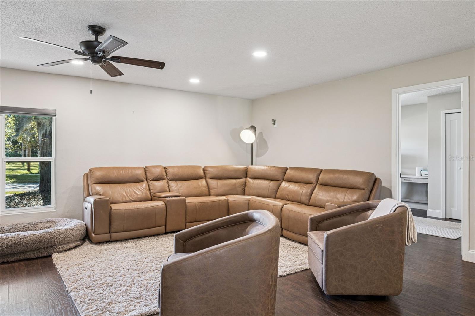 Image 4 of 34 For 8937 Easterling Drive