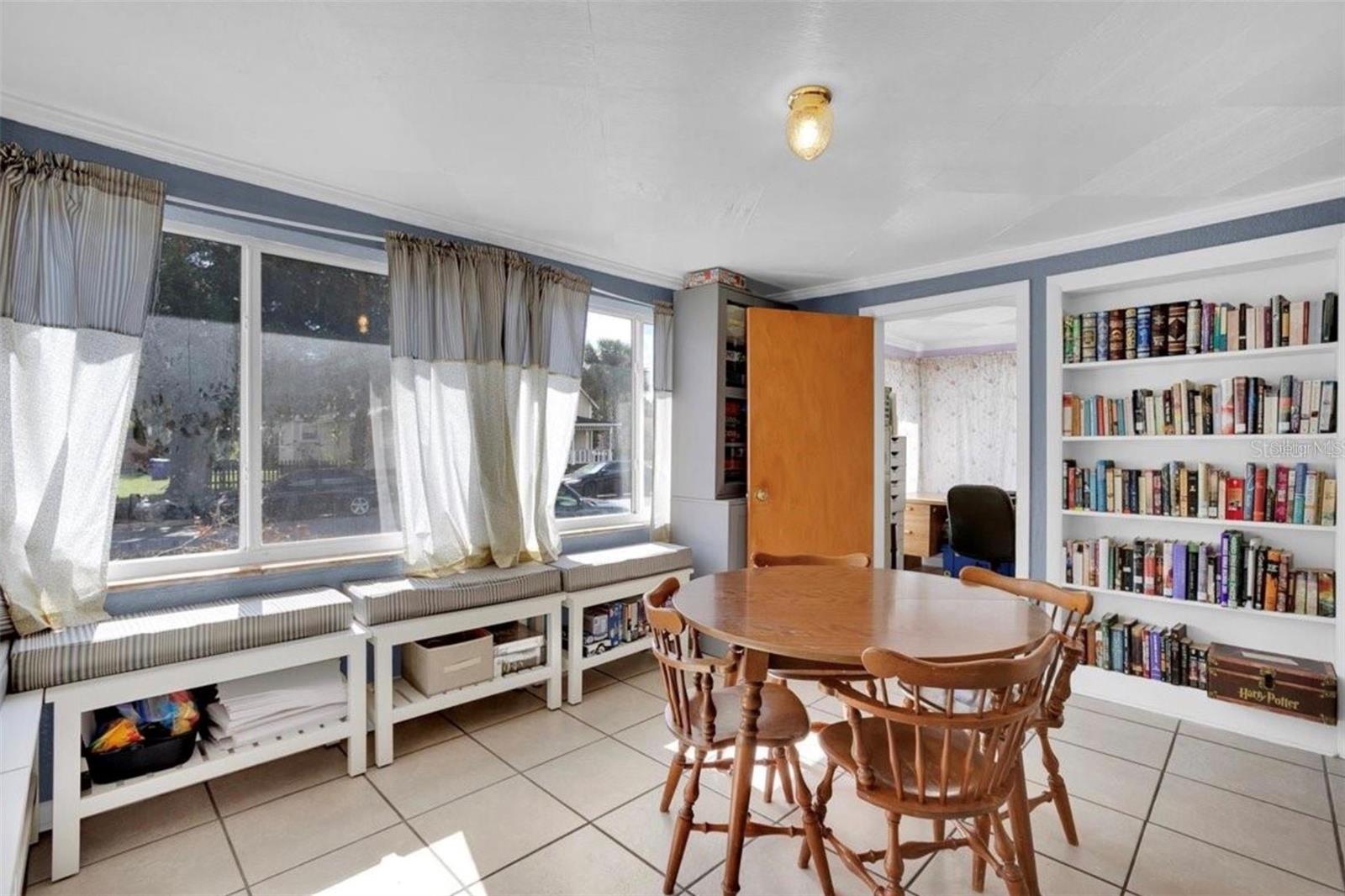 Image 19 of 26 For 515 Mabbette Street