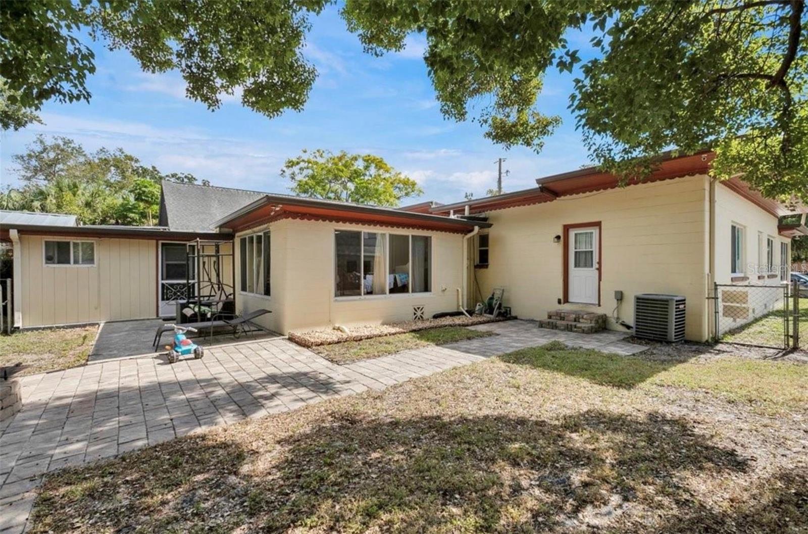 Image 23 of 26 For 515 Mabbette Street