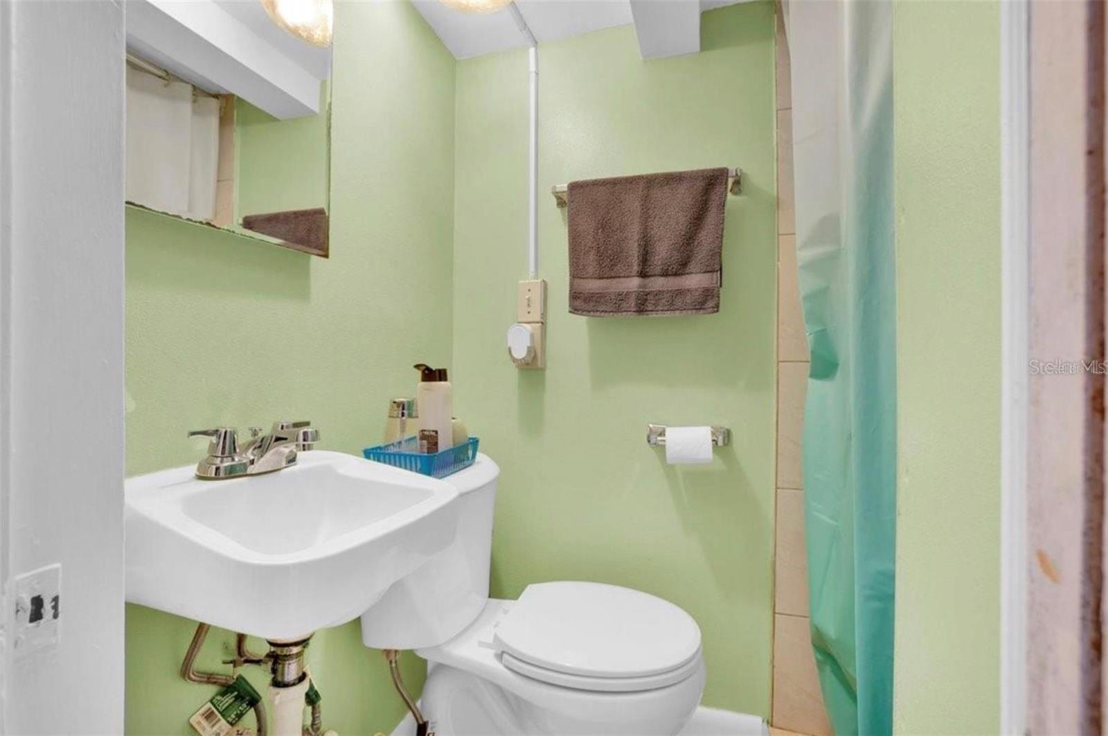 Image 7 of 26 For 515 Mabbette Street