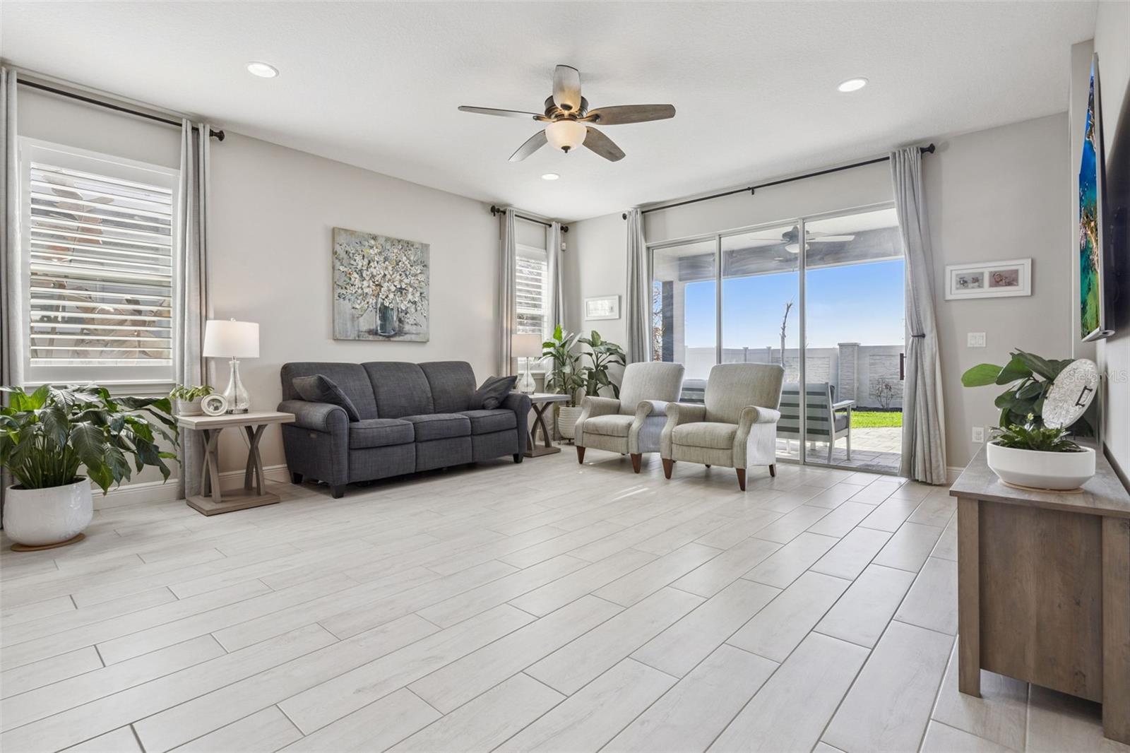 Image 21 of 51 For 5679 Orange Orchard Drive