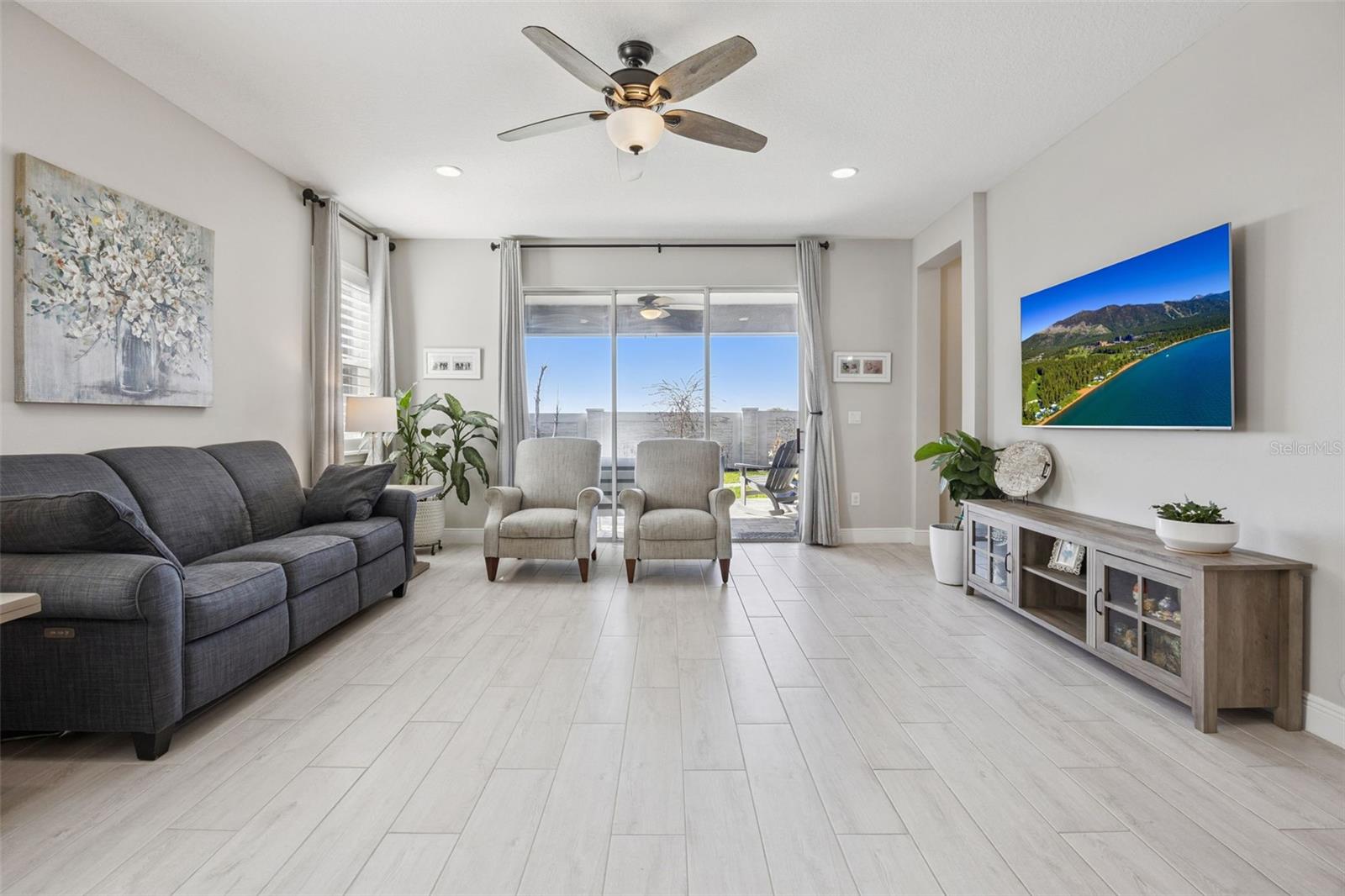 Image 22 of 51 For 5679 Orange Orchard Drive