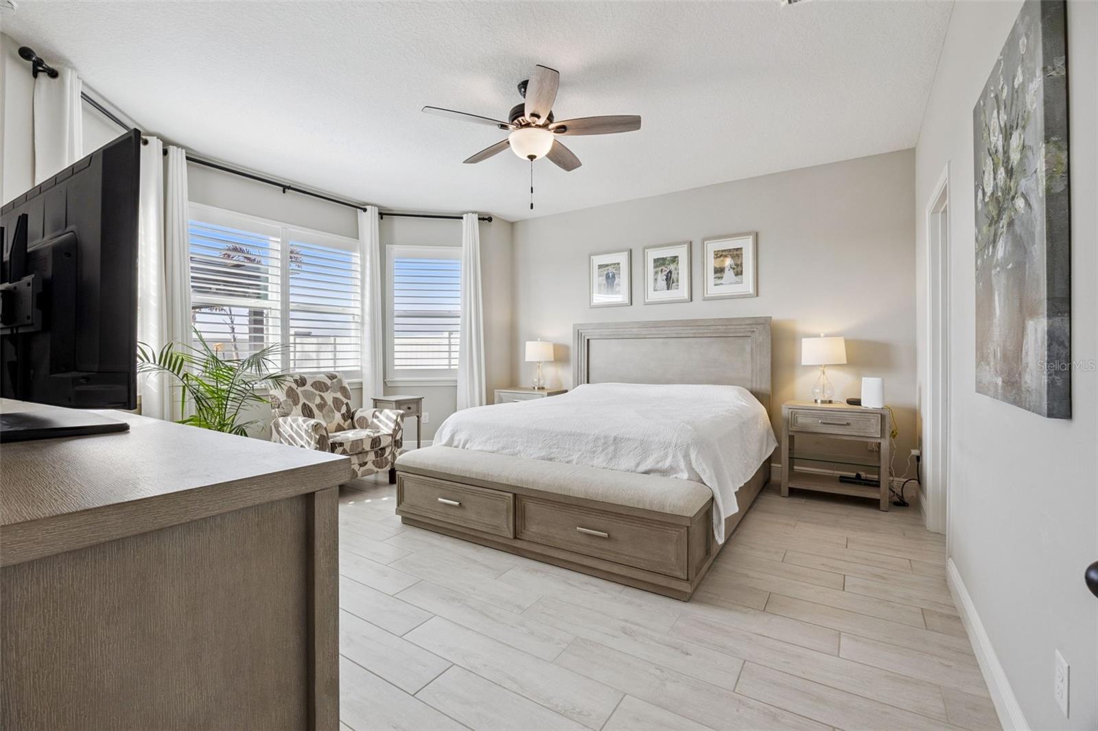 Image 26 of 51 For 5679 Orange Orchard Drive