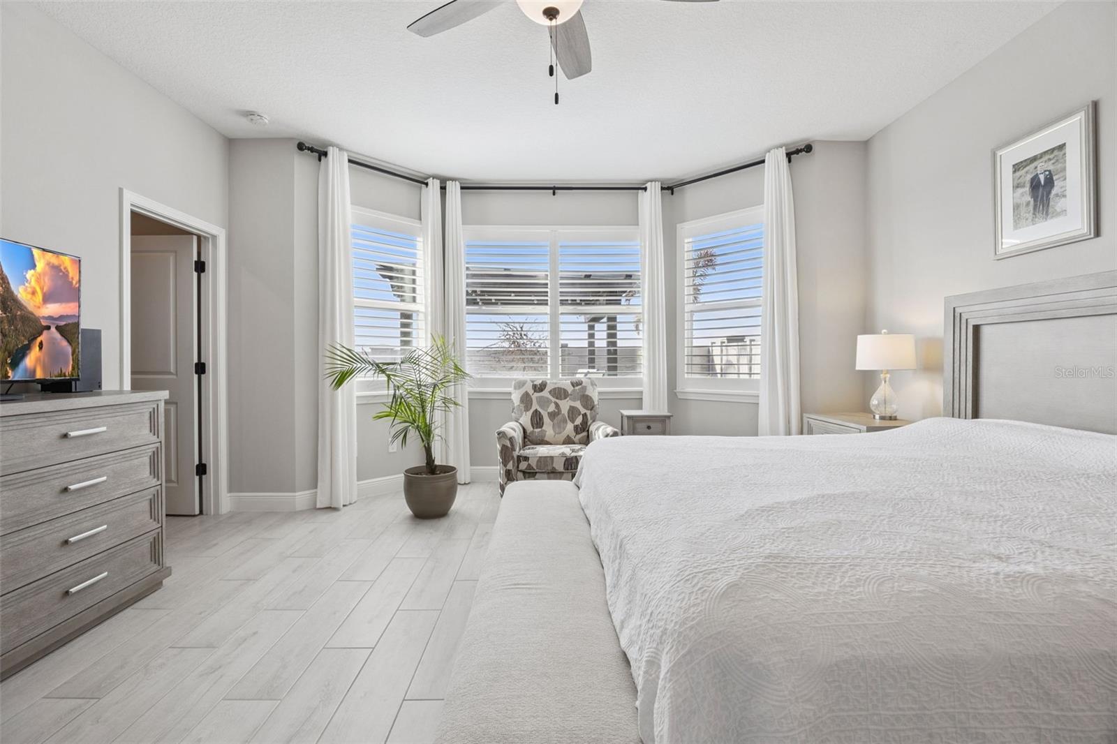 Image 29 of 51 For 5679 Orange Orchard Drive