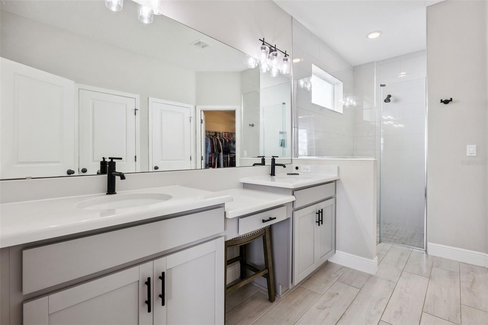 Image 30 of 51 For 5679 Orange Orchard Drive