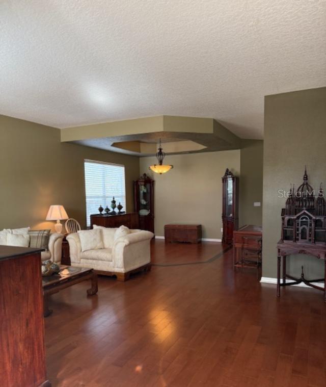 Listing photo id 9 for 873 Pickfair Terrace